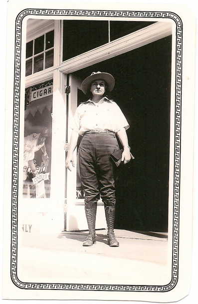 Lillie Drennan with her trademarked 10-gallon hat. Photo: Texas State Historical Association